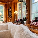 Holiday home Schwarzwaldhaus Wolftal - Historisches Jagdanwesen, Park Und Wildbach Im Schwarzwald